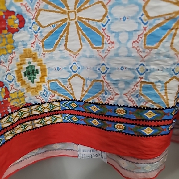 John Mark Abstract Print Collar Neck 3/4 Sleeve Hi-Low Hem Button Front Top - Picture 7 of 8